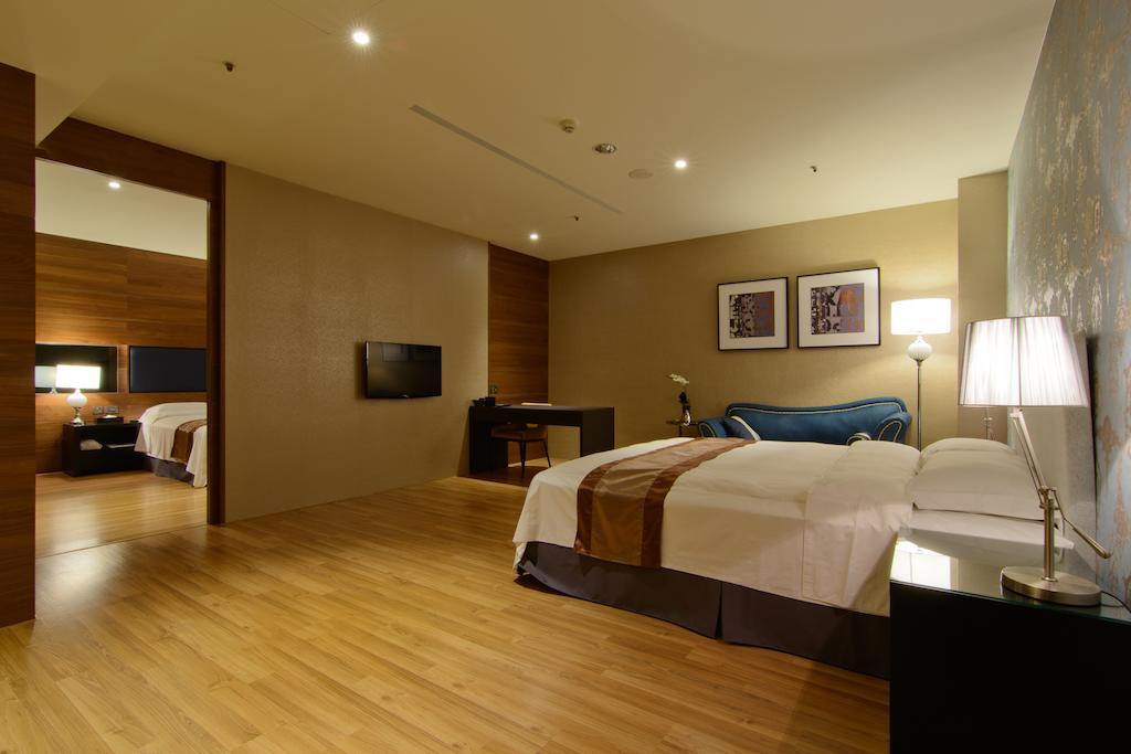 Grand Crystal Hotel مدينة هسينشو الغرفة الصورة