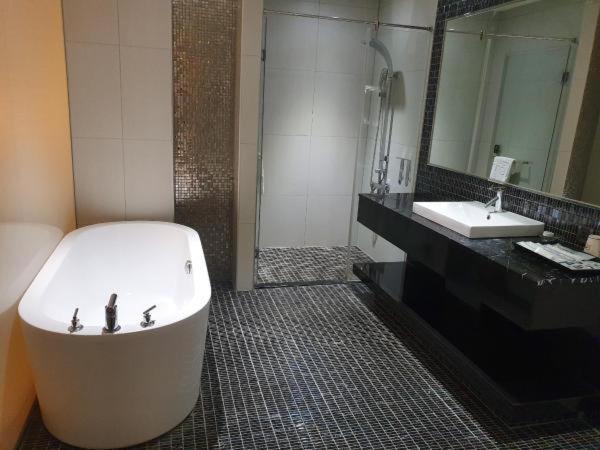 Grand Crystal Hotel مدينة هسينشو المظهر الخارجي الصورة